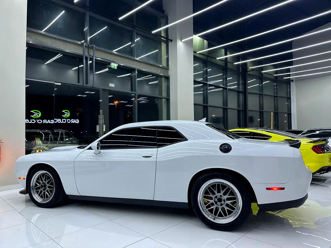 Dodge Challenger 2021 — photo 1 of 13