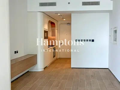 Modern Studio | Balcony | Prime Location
