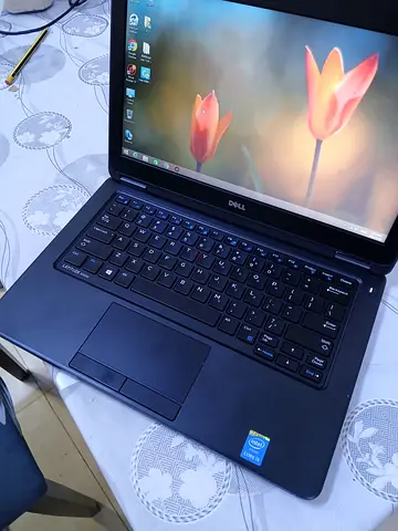 slim 12.5 inch screen size... dell latitude e5250 core i5 4th generation perfect condition