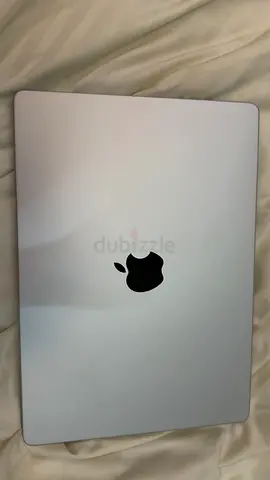 Macbook pro m5 14 inch 16gb memory 512gb storage one month used like new one