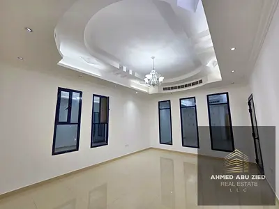 ارقي واشيك مساحه كبيره موقع ممتاز فيلا سكنية وتجارية للإيجار في الروضة 2، عجمان: 5 غرف نوم، صالة، مجلس، مطبخ مجهز، غرفة خادمة، 6 حمامات وحوش واسع.