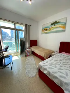 Huge Master Bedroom + Balcony | 2 Min to DMCC Metro | Ladies Only
