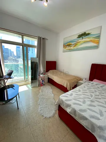 Huge Master Bedroom + Balcony | 2 Min to DMCC Metro | Ladies Only