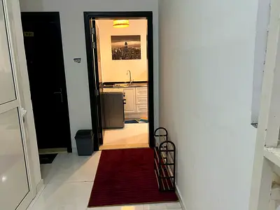 نحن اكثر من مجرد خدمه لانك تستاهل الافضل  في قلب المدينة، قريب من كل ما تحتاجه". "سكن مهيأ يجمع بين الراحة والخدمات". "استمتع بأسعد الأحياء السكنية".