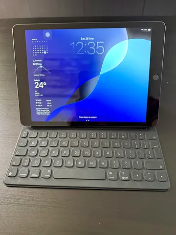 Apple iPad 9th Gen 64GB WiFi | Excellent Condition | FREE Original Apple Smart Keyboard + Earphones