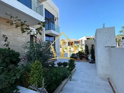 Luxury Corner Villa, Brand New, Ready to Move In, Prime Location