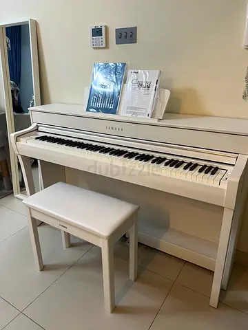 Yamaha Digital Piano Clavinova CLP 735 with bench