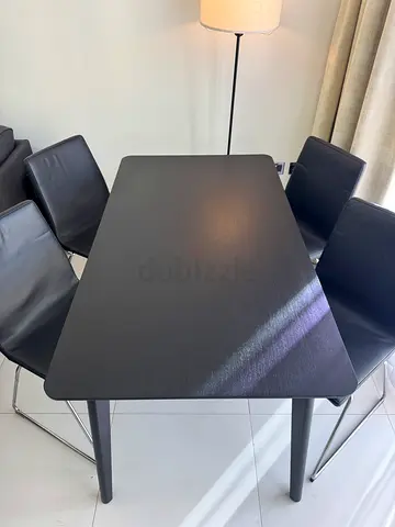 Dining Table + 4 Chairs – Modern Set – Excellent Condition