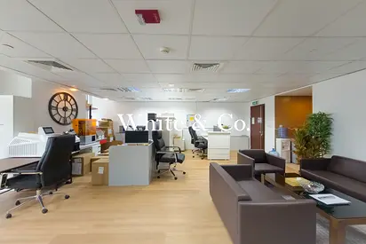 Vacant | Glass-Partitioned | Exclusive