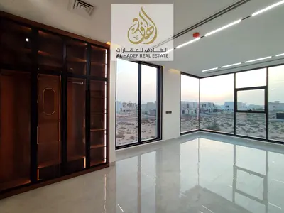 فيلتين فاخرتين للبيع في الحوشي بالشارقة أول ساكن بنظام سمارت هوم مع مسبح خاص وتشطيبات حديثة وواجهات بانورامية وتكييف مركزي بمساحة واسعة وسعر مميز
