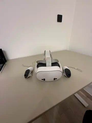 Meta quest 3s 256 gb with box and both controllers, in a good condition less used