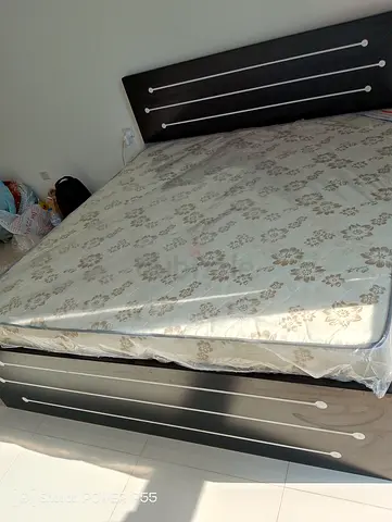 Stylish Queen Size Bed with Storage