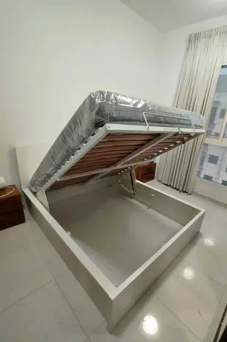 IKEA hydraulic queen‑size bed (160 × 200 cm) with  IKEA mattress ✨