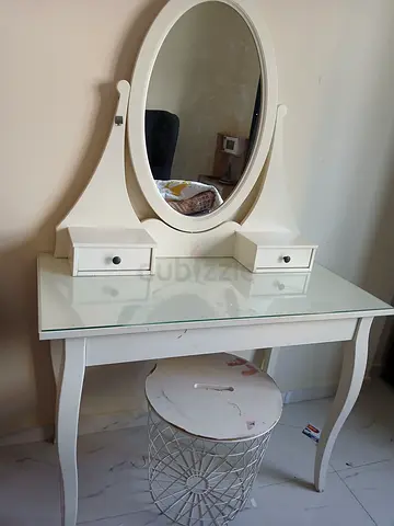 Vanity table