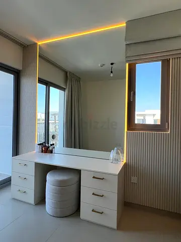 Customized dressing table with big mirror