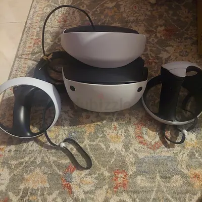 VR Headset and Controllers - Great Condition
