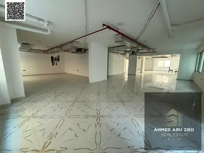 فرصة استثمارية طابق تجاري لجميع الانشطة التجارية  تبلغ مساحتها 2500_موقع مثالي _بجوار شارع الشيخ محمد بن زايد _جاهر للاستلام _صيانة كاملة علي المالك