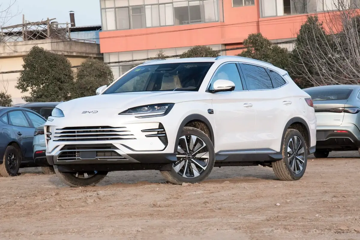 BYD Song Plus 2025 — photo 1 of 9
