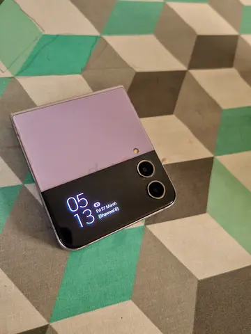 Samsung Galaxy Z Flip 4 512 GB Main Display issue