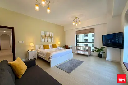 Spacious Unit| Vacant| Unfurnished| Close To Beach