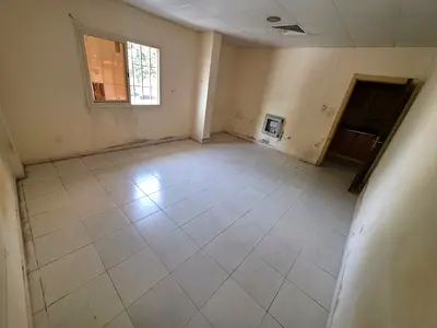 استديو   مساحة كبيرة جدا في الراشدية قريب من ‏حديقة السيدات علي بعد دقائق من كورنيش عجمان