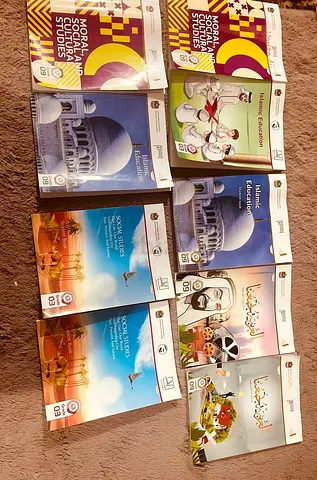 MOE Subjects (Islamic, UAE Social Studies, Arabic) Textbooks Y10  Y4 good condition