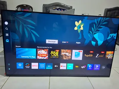 SAMSUNG CRYSTAL UHD 50 INCH TV