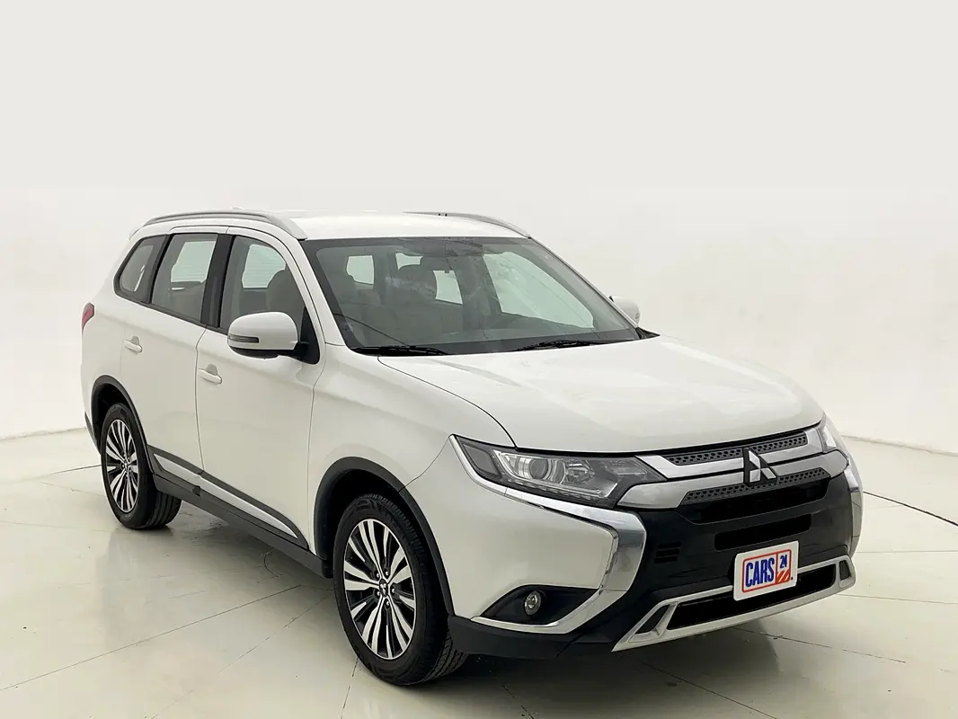 Mitsubishi Outlander 2023 — photo 1 of 13