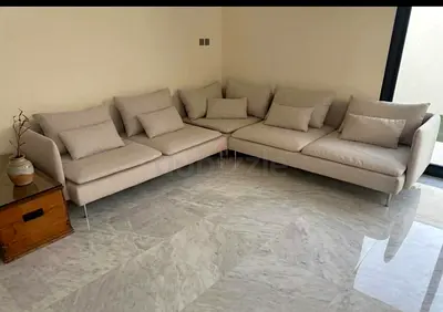 Corner Sofa – Good Condition Modern style corner sofa available. Clean and ready to use.