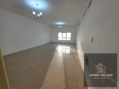 اجمل وارقي شقه عل الكورنيش مباشره-تتكون من 3غرف بمساحه كبيره-صاله بمساحه كبيره-4حمام-بلكونه اطلاله مفتوحه-صيانات مجانيه-بالقرب من الخدمات-والموصلات