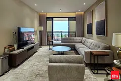 UPGRADED / HIGH FLOOR / VACANT / LAGOON VIEW