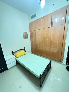 Bed space available in 4 girls master room, 1 min away from DMCC metro Tiger building