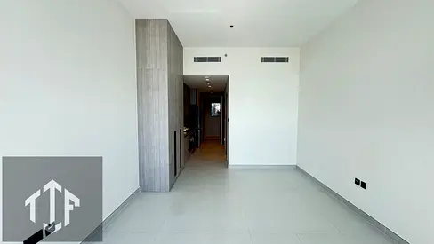 Huge Brand New Studio with kitchen appliances