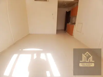 WOW \\ LOOK LIKE A SPACIOUS GORGEOUS APARTMENT \\ AT THE PRIME LOCATION \\ FAMILY BUILDING \\