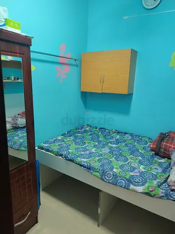 Satwa couples partition near Fakri center