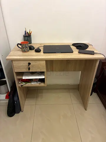 Study table in great condition