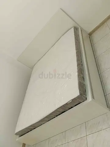 IKEA malam king‑size bed (180 × 200 cm) with 2 storage drawers underneath and an IKEA mattress ✨