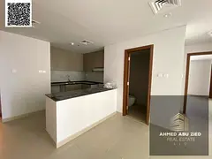 Luxury **apartment with 2 master bedrooms**, very spacious living room, equipped kitchen, and **3 ba