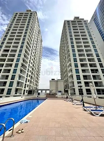 Private room, total only 2 people in the apartment, No commission