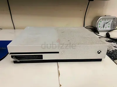 Xbox One S 500GB + 2 Games (Great Condition)