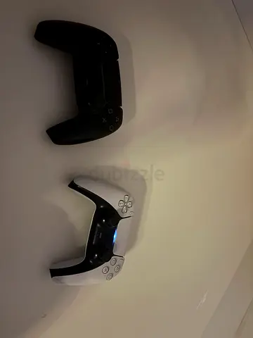 Two ps5 controllers working and two Different colours