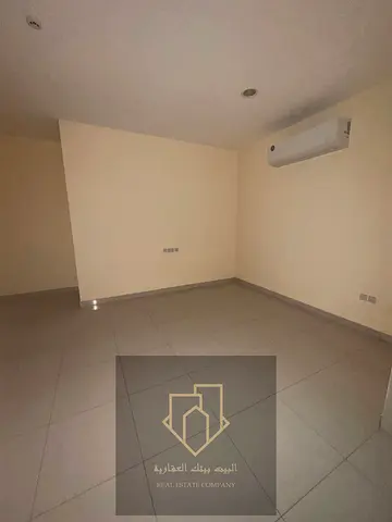 Studio apartment for rent in Rawda 1, first occupancy, with a large area and a large kitchen.