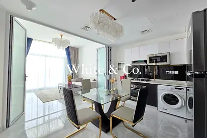 Vacant | Directly on Metro | Furnished