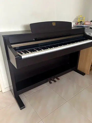 Yamaha Clavinova CLP 330