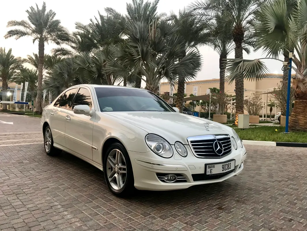 Mercedes-Benz E-Class 2009 — photo 1 of 18