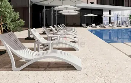 Modern White Lounge Chairs for Outdoor Poolside