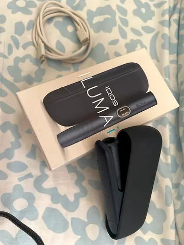 IQOS ILUMA Device with Charging Cable