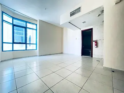 اجمل واكبر استديو بالقاسميه\تكيف مركزي\مساحه كبيره\تشطيبات جديده\اطلاله مفتوحه\موقع مميز قريب من كل الخدمات