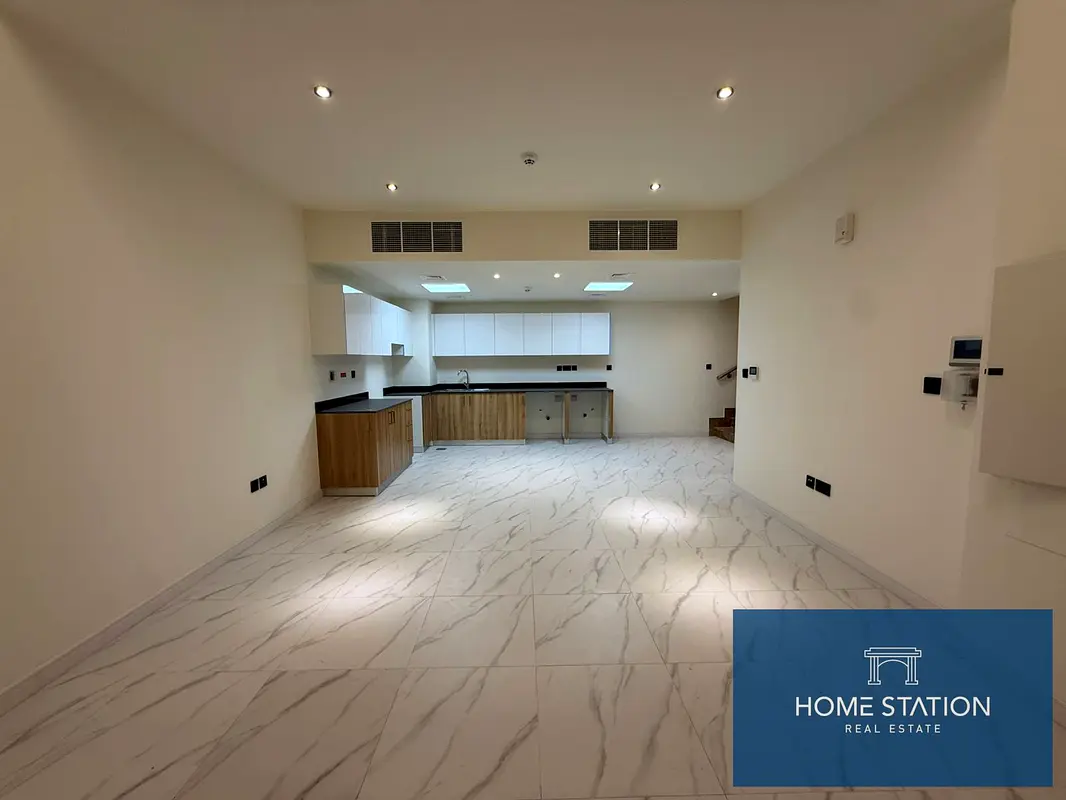 STYLISH CORNER LOFT | 3 BED + MAID’S | AVAILABLE NOW