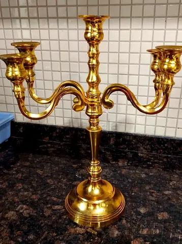 Elegant 5 arms Brass couloured candle holders for candlelight dinners weddings  more negociable